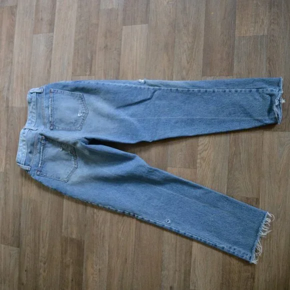 NWT Abercrombie & Fitch Mom Jean High Waisted Distressed Frayed Ends Size 26 - Picture 4 of 4